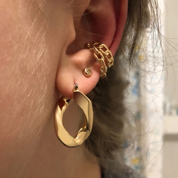 Michel Gold Chain Link Hoop Earrings! - Picture 7 of 7